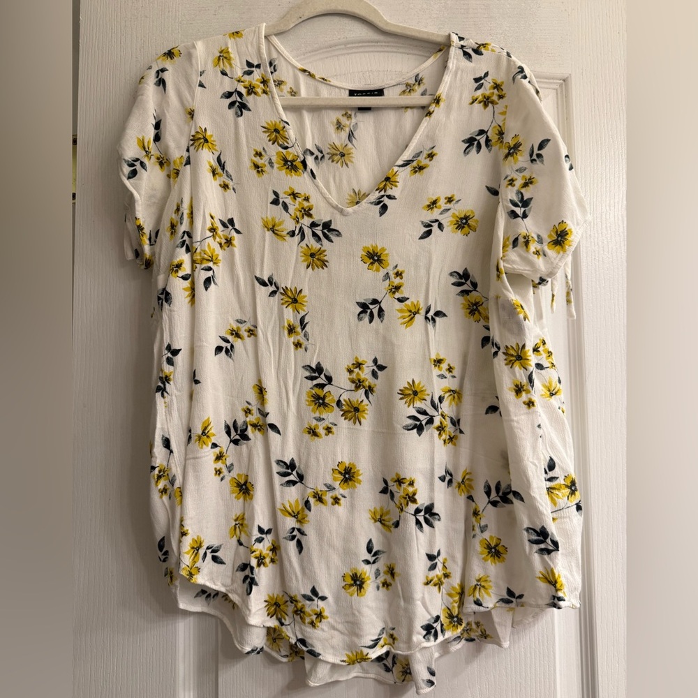 Torrid White Rayon Crepe Yellow Floral V-Neck Tie Sleeve Top Blouse - size 1